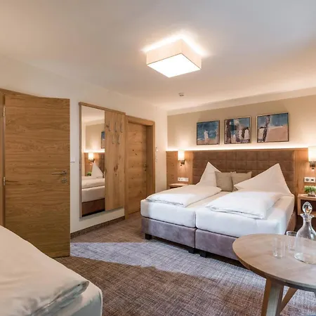 Alpen Glueck Unterm Rain Garni