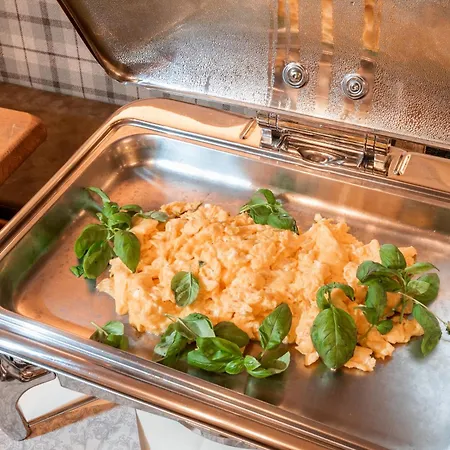 Alpen Glueck Unterm Rain Garni