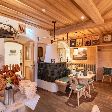 Alpen Glueck Unterm Rain Garni